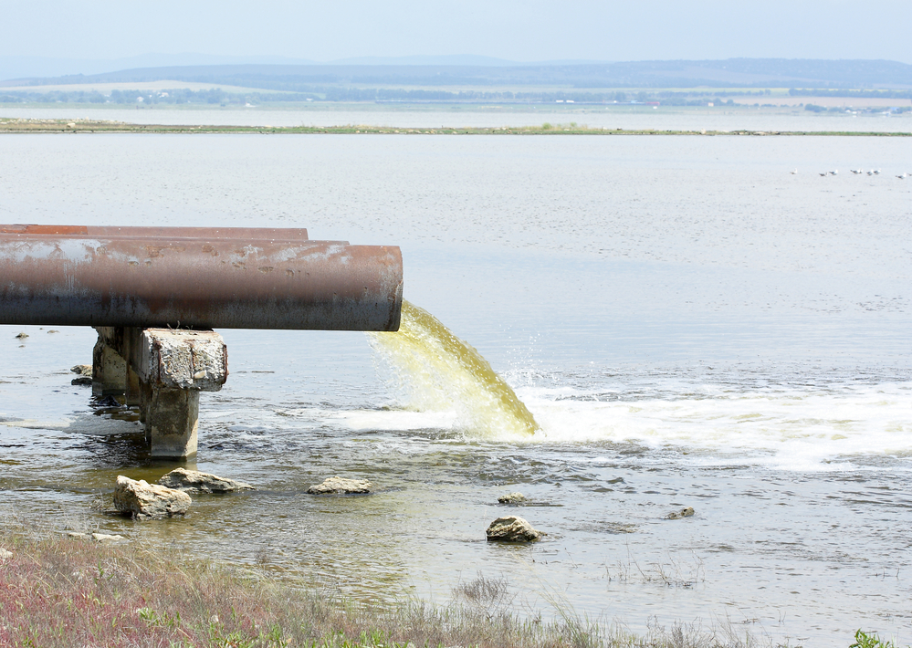 pipe dumping contaminated water in the ocean - Water Pollution in Mississippi